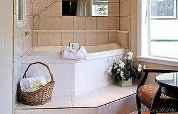Beachside Villa Luxury Suites And Vacation Rentals Juneau Exterior photo